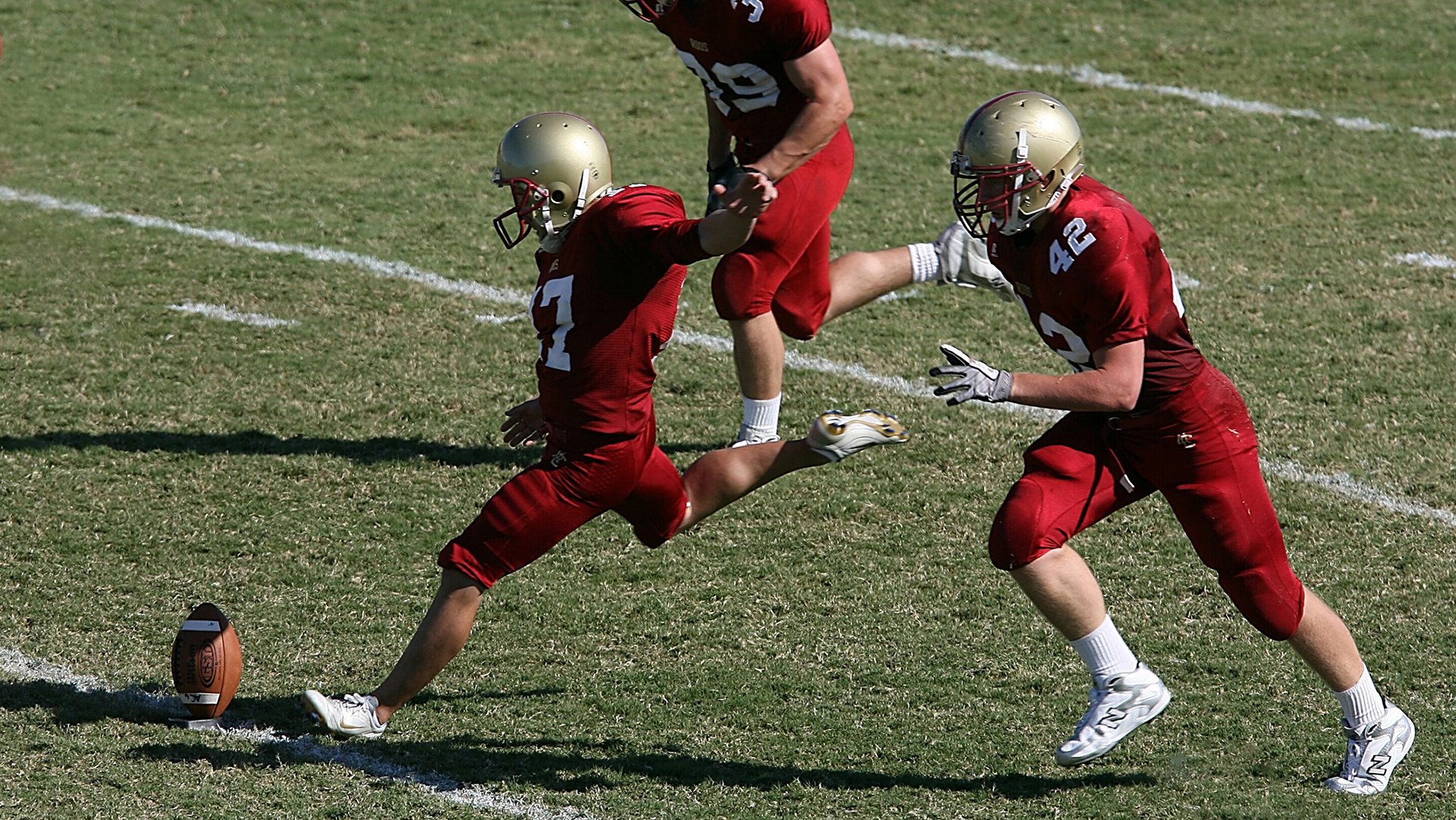 全黑队战术多变、攻击性强，比赛中总能迅速占据主动，全黑什么意思
